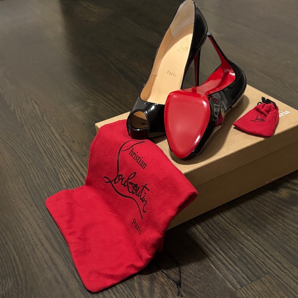 NWT-Christian Louboutin Glossy Black Peep Toe Heels